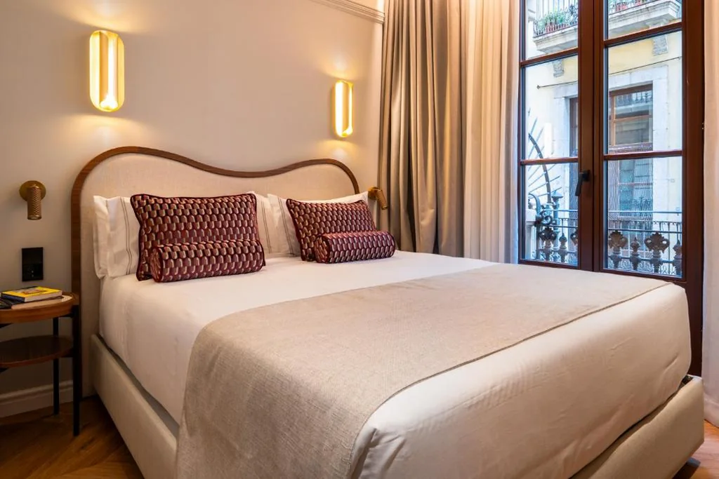 Standard Double Room — Hotel Condal