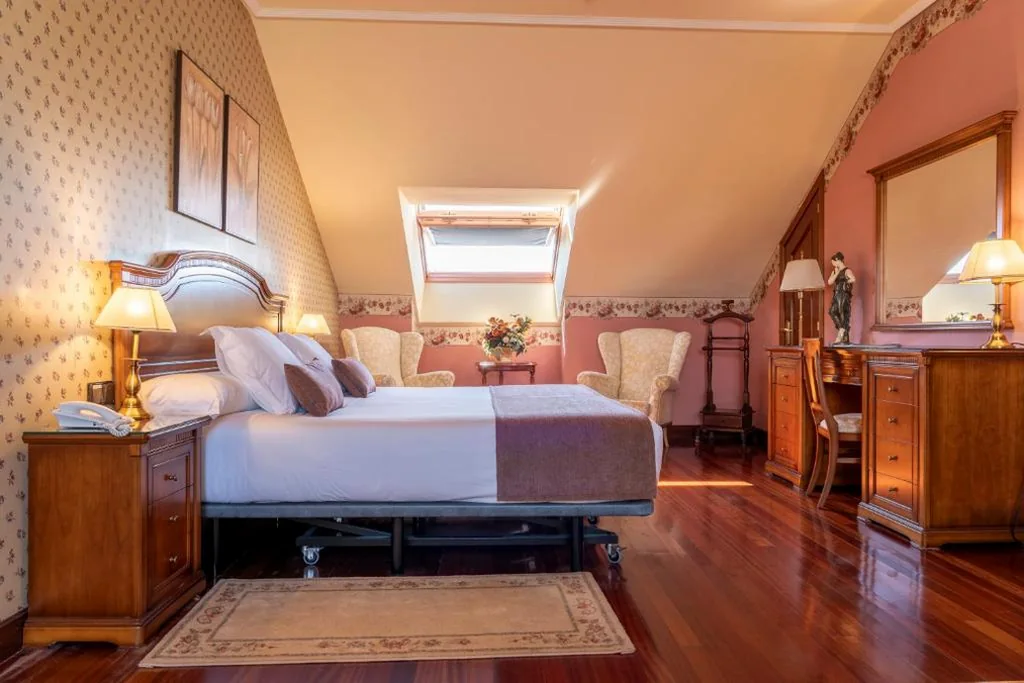 Suite Deluxe avec baignoire d’hydromassage — Hotel Conde Ansúrez