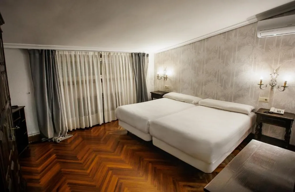 Habitación Doble - 2 camas — Hotel Conde Rodrigo II by eme hoteles
