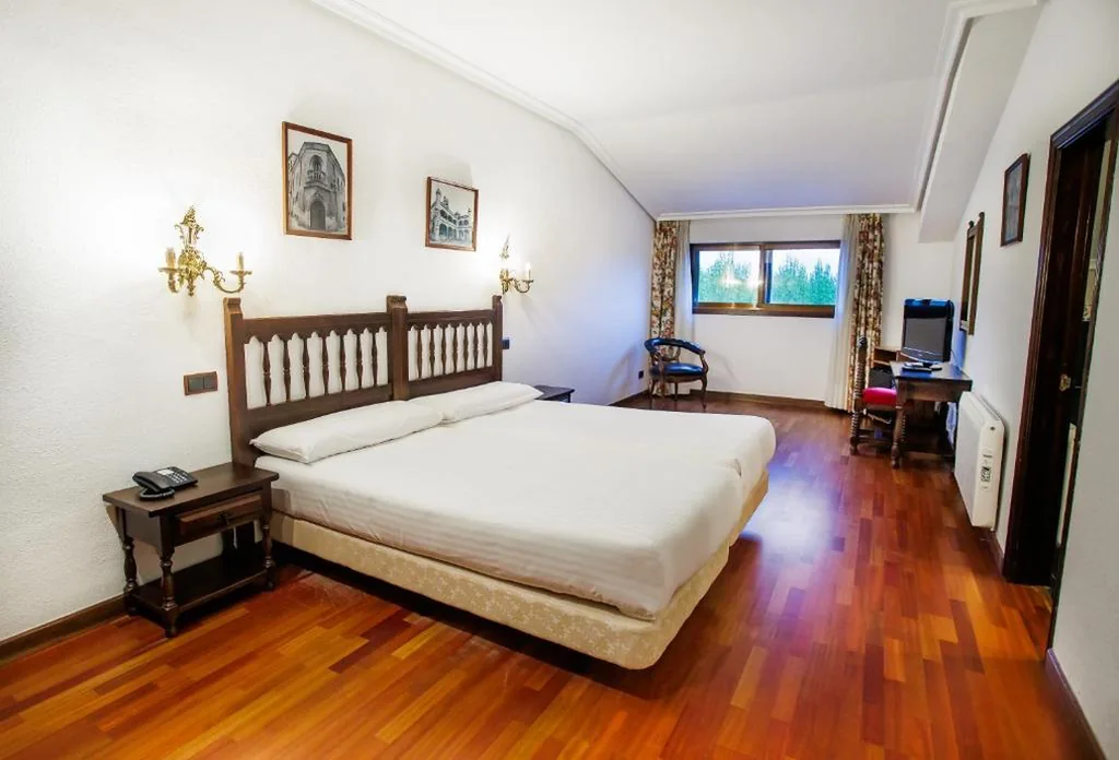Habitación Doble con ducha - 2 camas — Hotel Conde Rodrigo II by eme hoteles