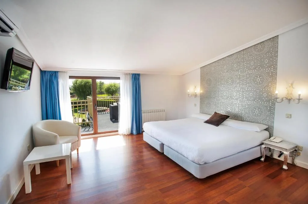 Habitación Doble con terraza — Hotel Conde Rodrigo II by eme hoteles