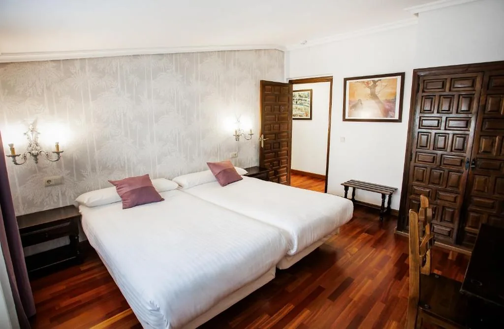 Habitación Familiar — Hotel Conde Rodrigo II by eme hoteles