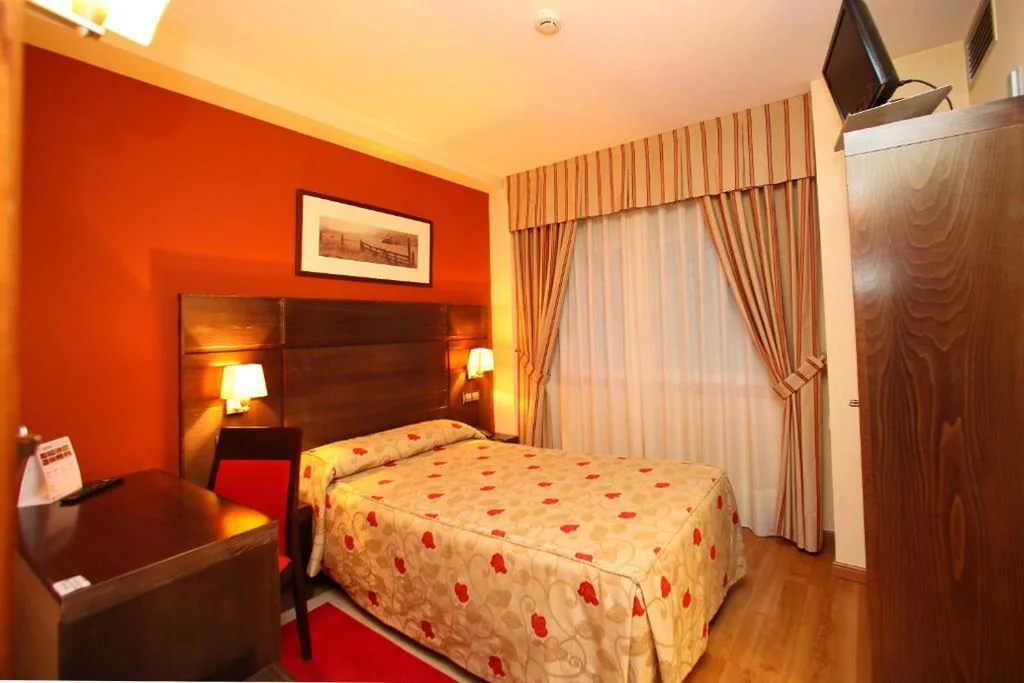 Camera singola con bagno privato — Hotel Condes De Lemos España