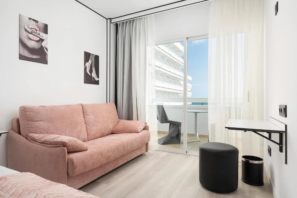Camera matrimoniale con vista mare (2 adulti + 1 bambino) — Hotel Condesa