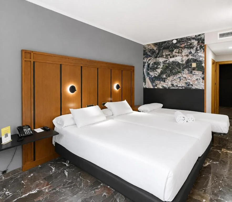 Chambre Double avec lit d’appoint - 2 lits — Hotel Condestable Iranzo