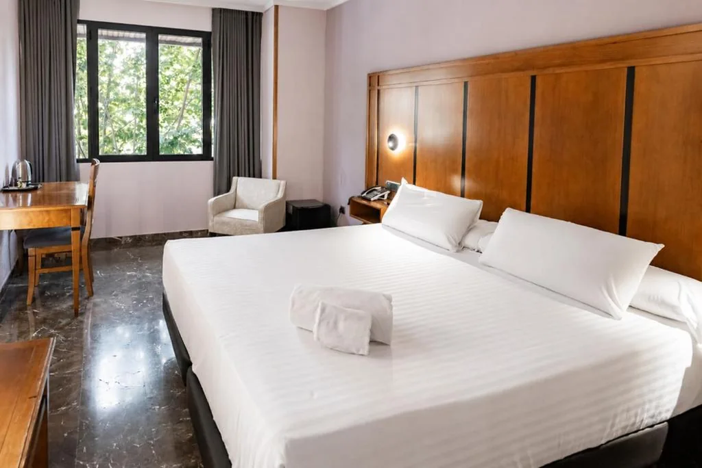 Chambre Standard - Très grand lit — Hotel Condestable Iranzo