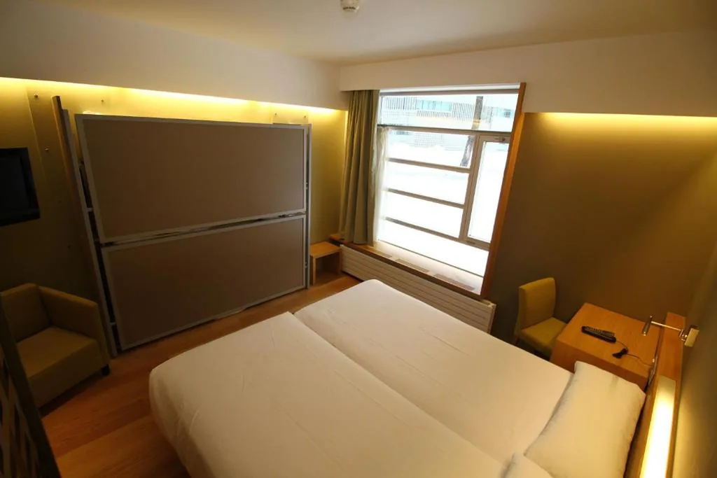Quadruple Room — Hotel Continental Balneario de Panticosa