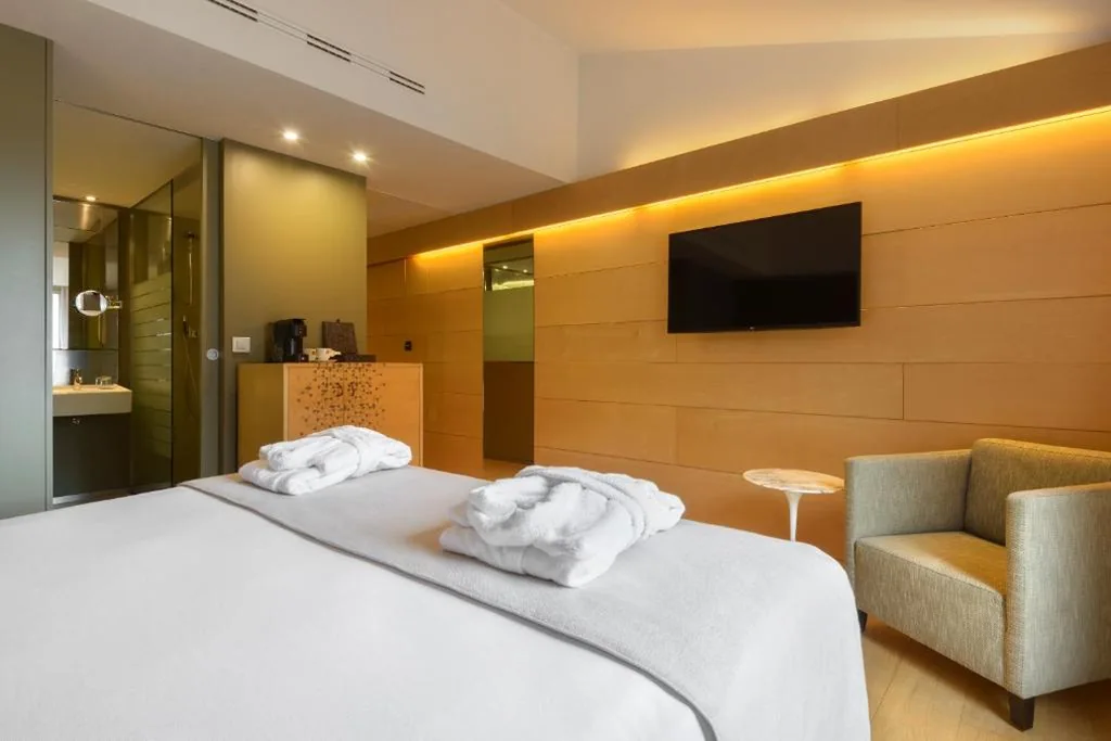 Double Room - Ski Package - 1 or 2 Beds — Hotel Continental Balneario de Panticosa