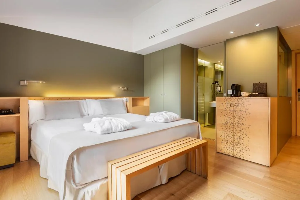 Family Room (2 Adults + 3 Children) — Hotel Continental Balneario de Panticosa