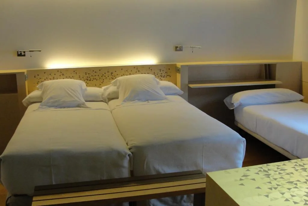 Triple Room (2 Adults + 1 Child) — Hotel Continental Balneario de Panticosa