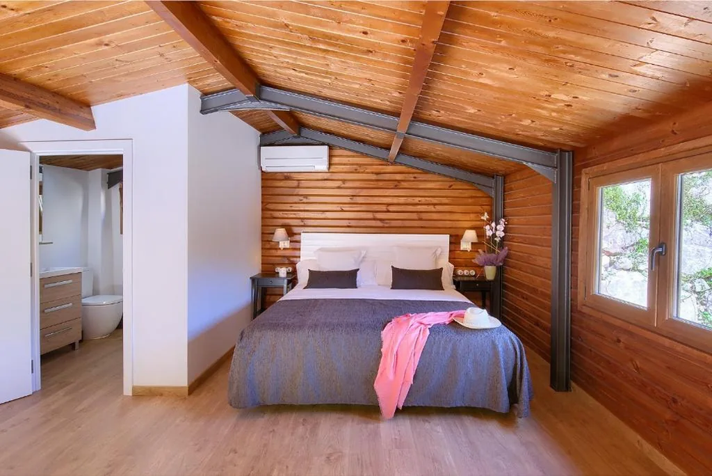Bungalow mit Garten — Hotel Convent de Begur