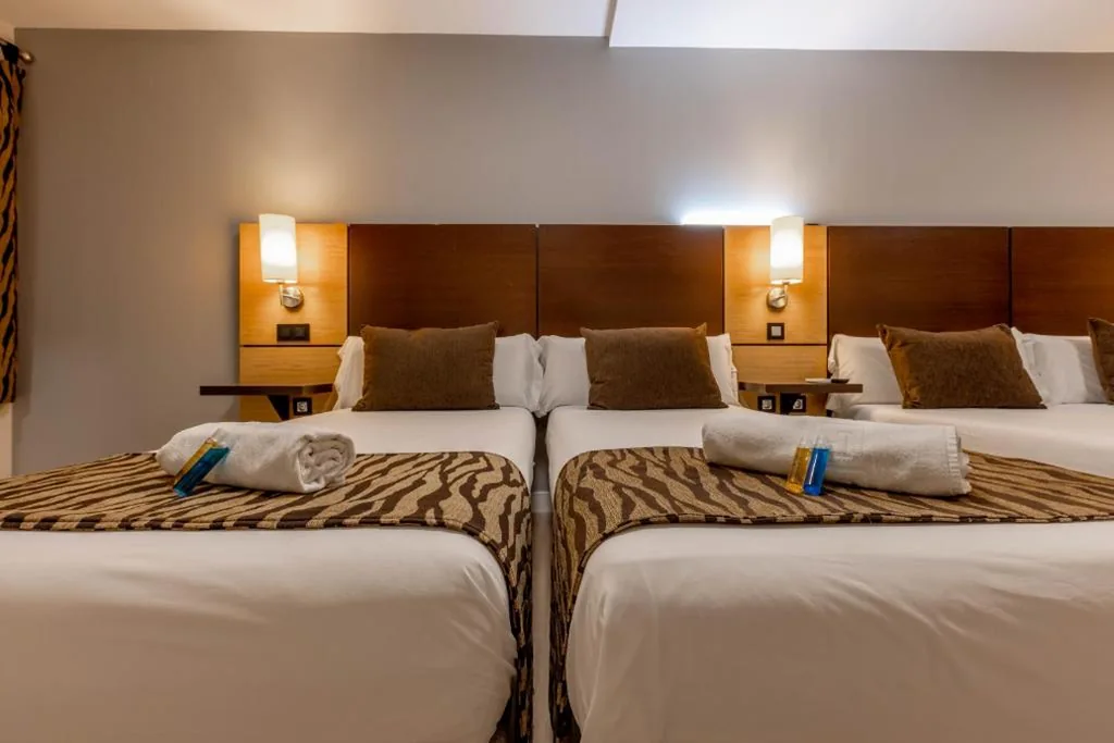 Vierbettzimmer — Hotel Copacabana Tarifa Beach