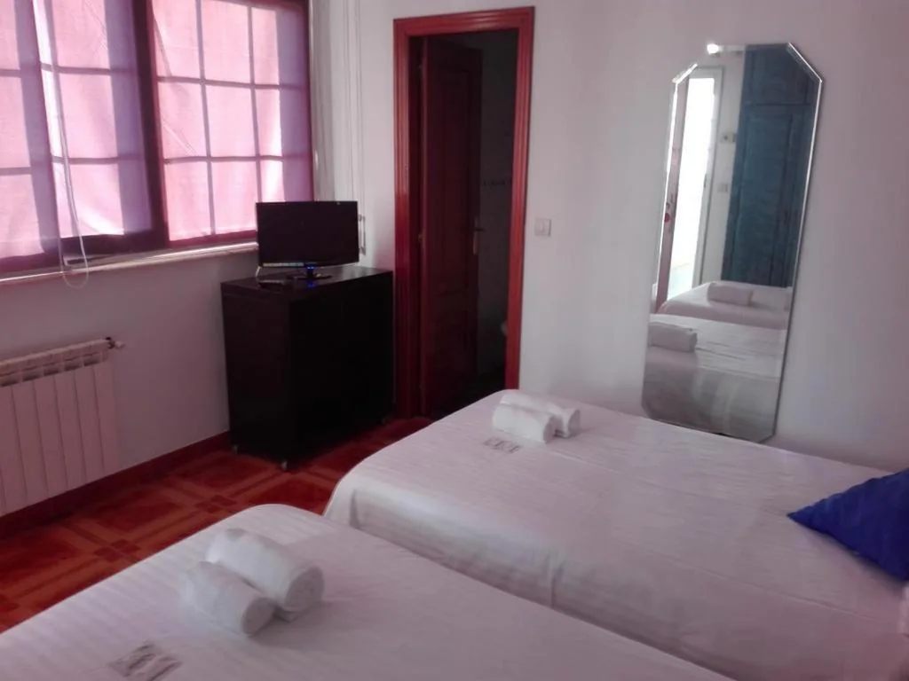 Camera doppia economica con 2 letti — Hotel Corcubión Playa de Quenxe