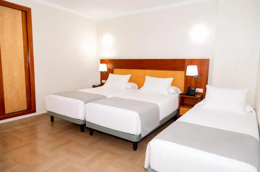 エキストラベッド付き客室 - ベッド1台または2台 — Hotel Córdoba Centro