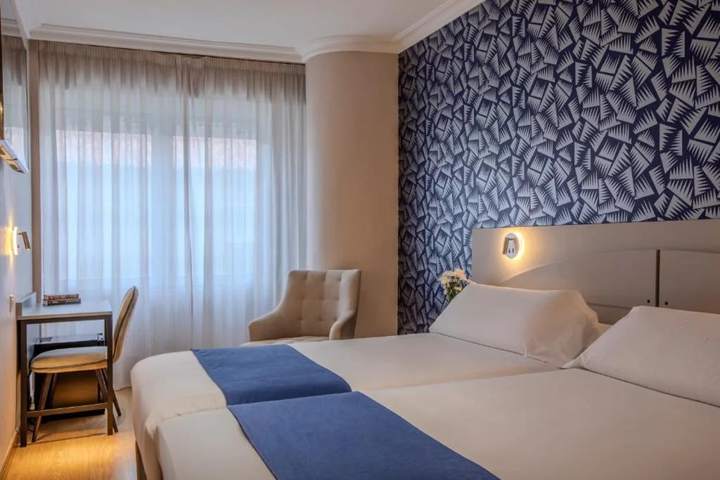 Camera quadrupla Comfort — Hotel Corona de Castilla Burgos