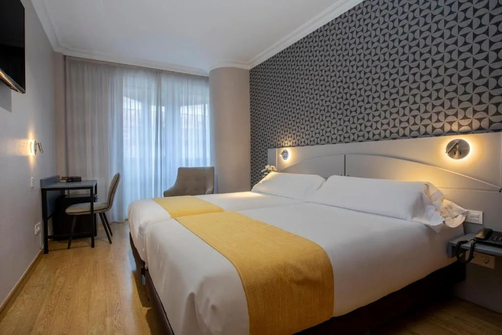 Camera doppia Comfort esterna — Hotel Corona de Castilla Burgos