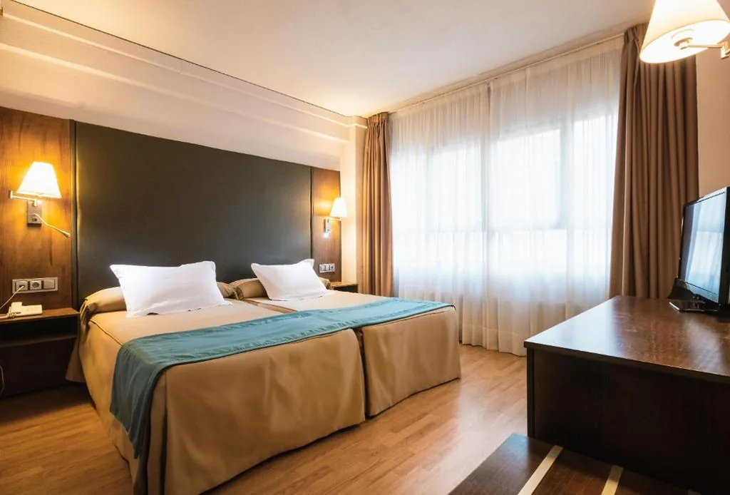 Chambre double avec 2 lits — Hotel Corregidor
