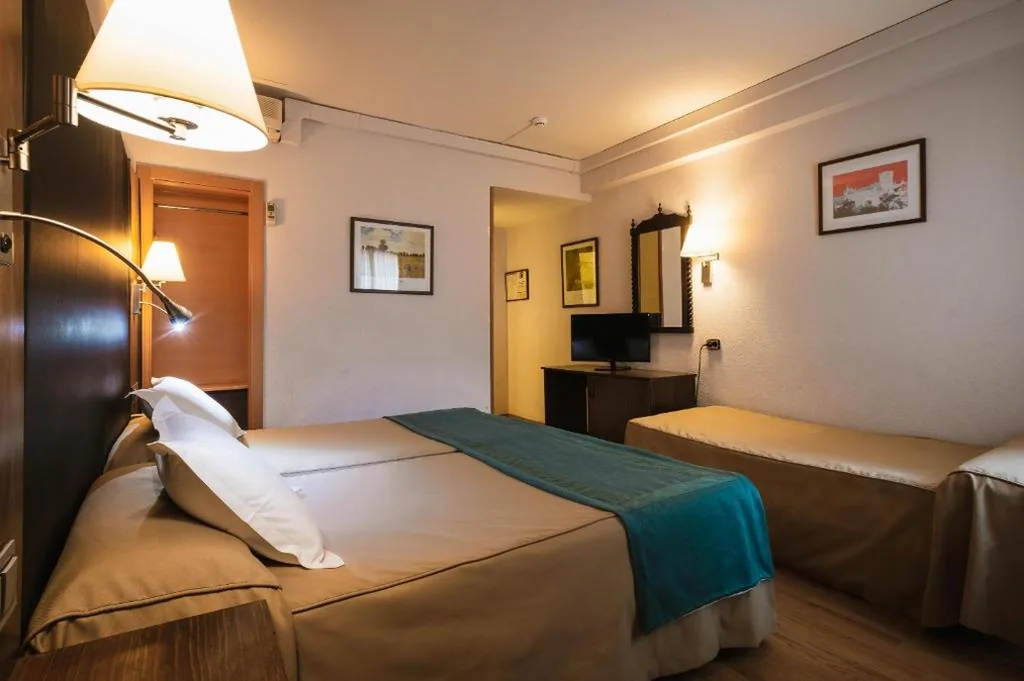 Chambre triple — Hotel Corregidor