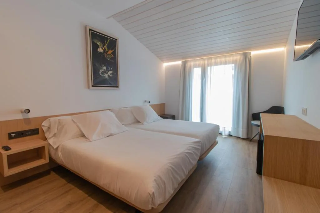 Tweepersoonskamer met terras — Hotel Cortabitarte