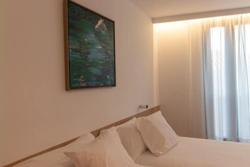 Driepersoonskamer — Hotel Cortabitarte