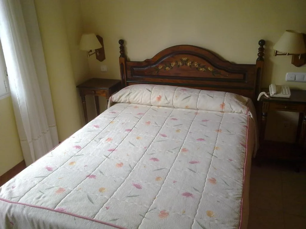 Tweepersoonskamer met extra bed - 1 of 2 bedden — Hotel Cortijo