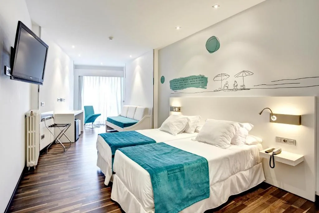 Driepersoonskamer met zeezicht — Hotel Costa Azul
