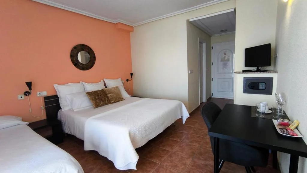 Habitación Triple — Hotel Costa Blanca Rojales