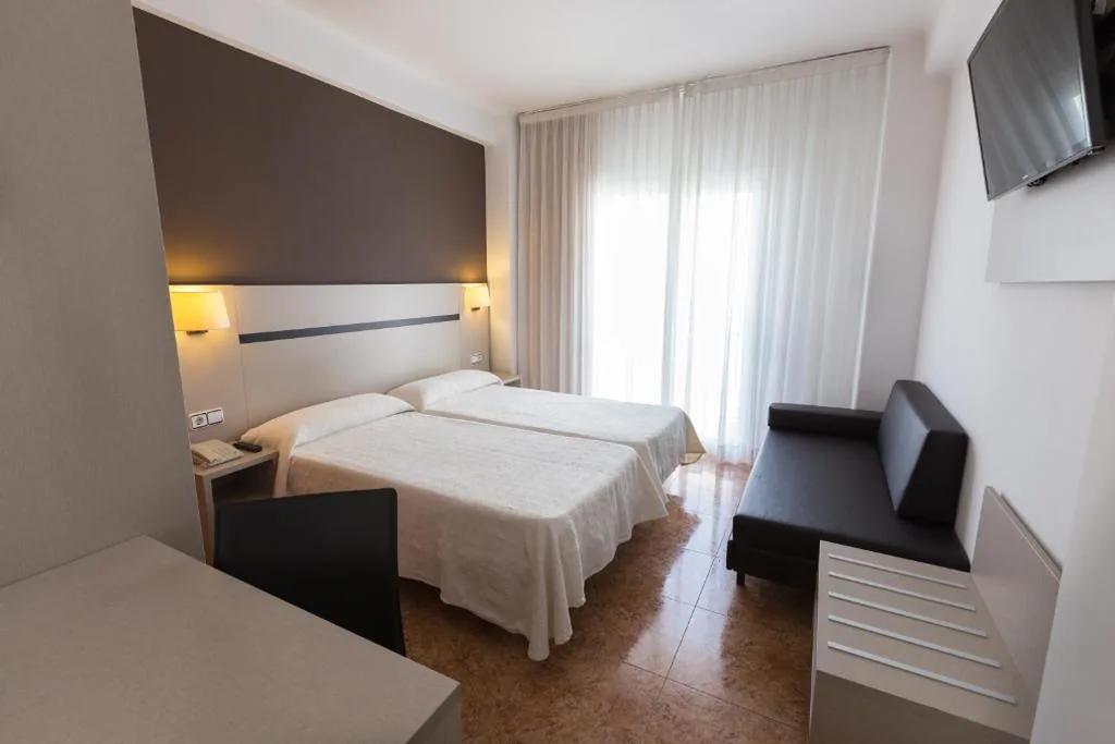 Standard Triple Room with Balcony (3 Adults) — Hotel Costa Brava