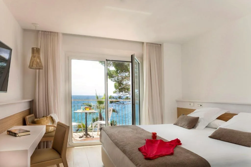 Quarto Duplo Deluxe com varanda e vista para o mar — Hotel Costa Brava