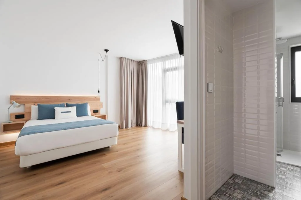Alojamiento Doble Estándar con vistas a la villa — Hotel Costa da Morte