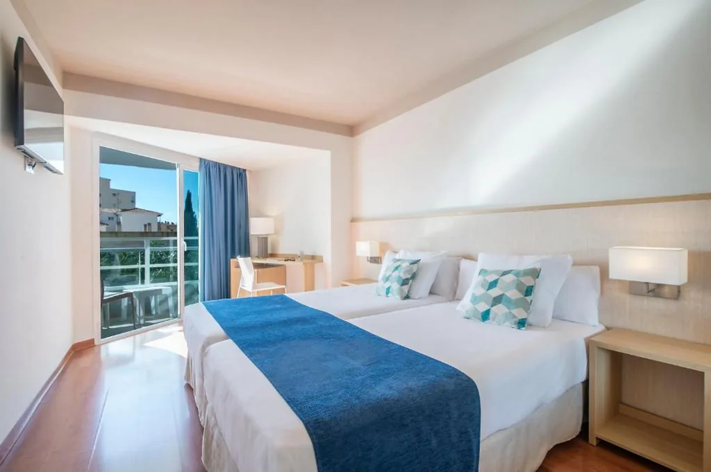 Camera doppia con vista sulla piscina — Hotel Costa Málaga - Adults Recommended - by Pierre & Vacances