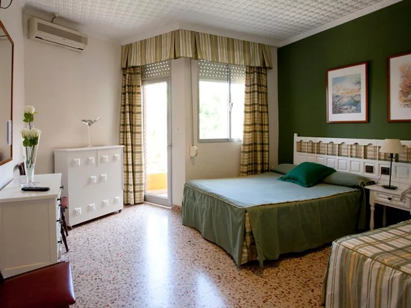 Dreibettzimmer (2 Erwachsene + 1 Kind) — Hotel Costa
