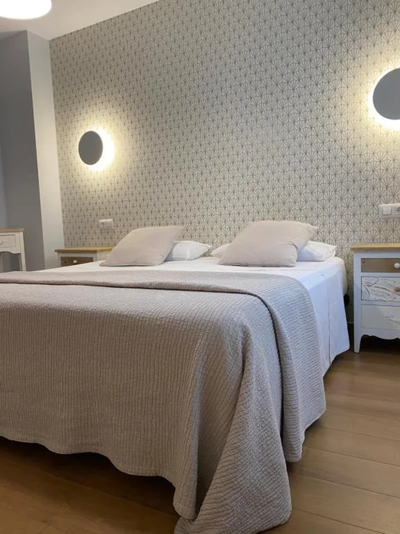 Zimmer mit extragroßem Bett — Hotel Costa Verde