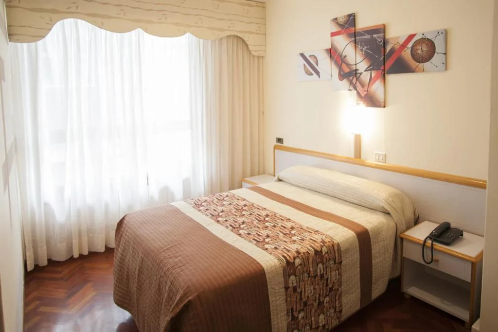Doppelzimmer — Hotel Cristal 1