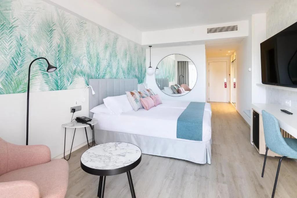 Habitación Deluxe — Hotel Cristina by Tigotan Las Palmas - Adults Only