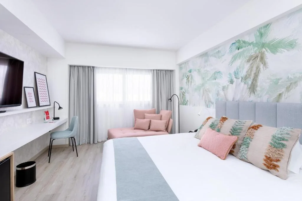 Habitación Doble Confort — Hotel Cristina by Tigotan Las Palmas - Adults Only