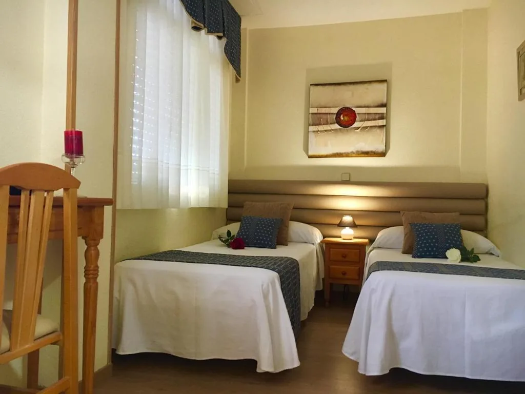 Doppelzimmer mit 2 Einzelbetten — Hotel Cuatro Caños