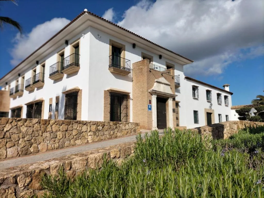 Family Room — Hotel Cuatro Vientos