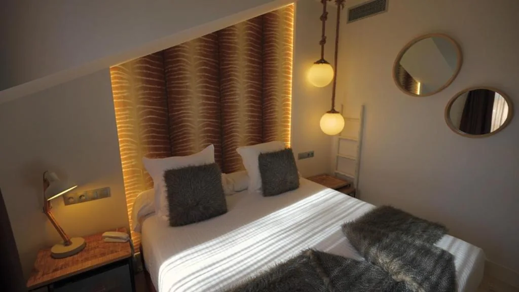 Camera Matrimoniale con vasca idromassaggio — Hotel Cuevas - Adults Only
