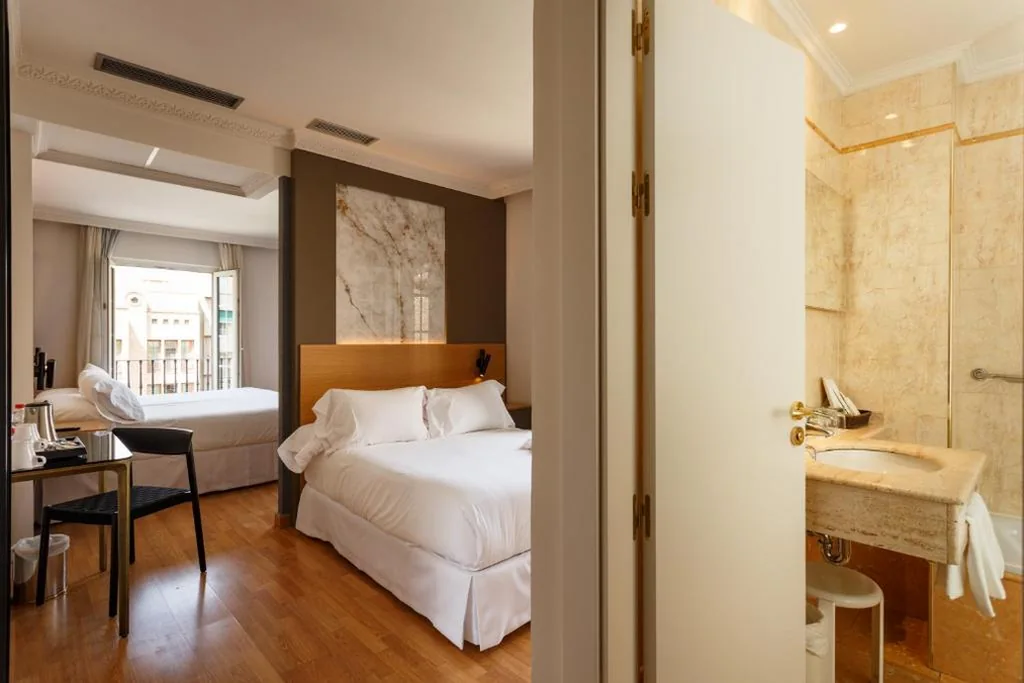 Familiekamer met eigen badkamer — Hotel Dauro Premier