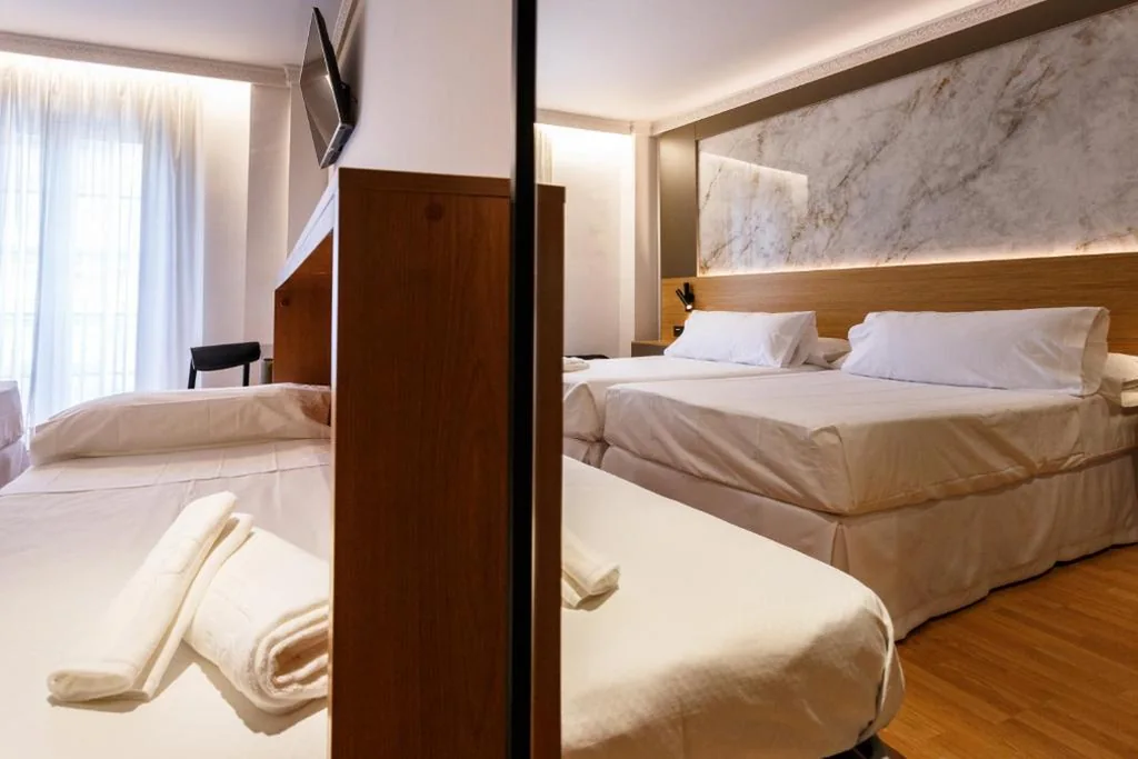 Driepersoonskamer — Hotel Dauro Premier