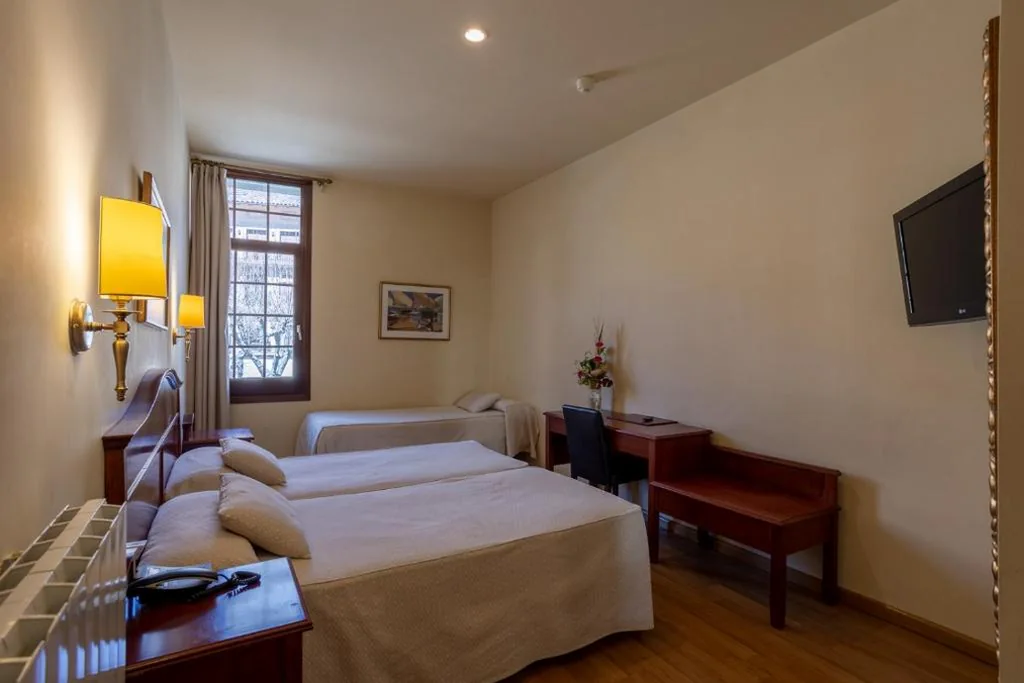 Dreibettzimmer — Hotel de Camprodón