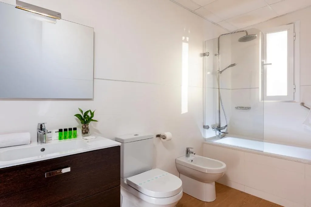 Habitación Familiar con terraza — Hotel de Francia y París