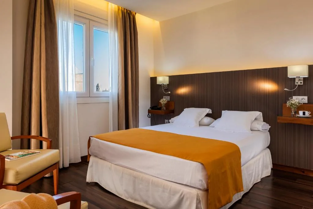 Habitación Familiar — Hotel de Francia y París