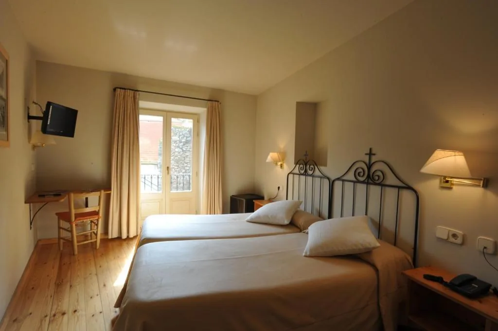 Camera doppia con letti singoli — Hotel de La Font Peralada
