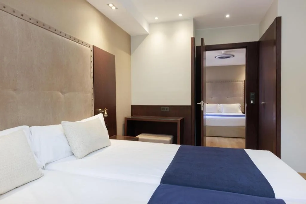 Habitación cuádruple — Hotel de La Trucha