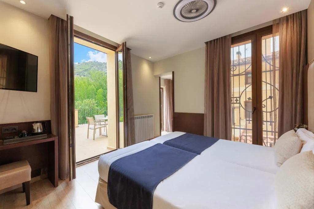 Habitación Doble con terraza — Hotel de La Trucha