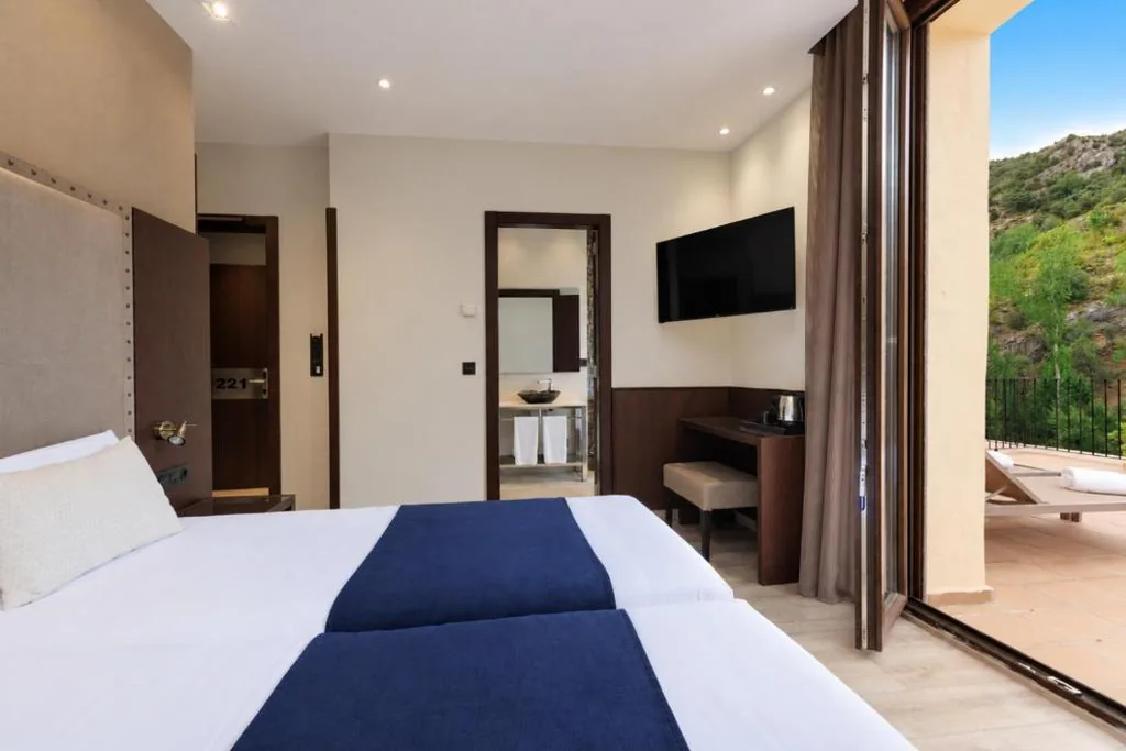 Habitación Familiar con terraza — Hotel de La Trucha