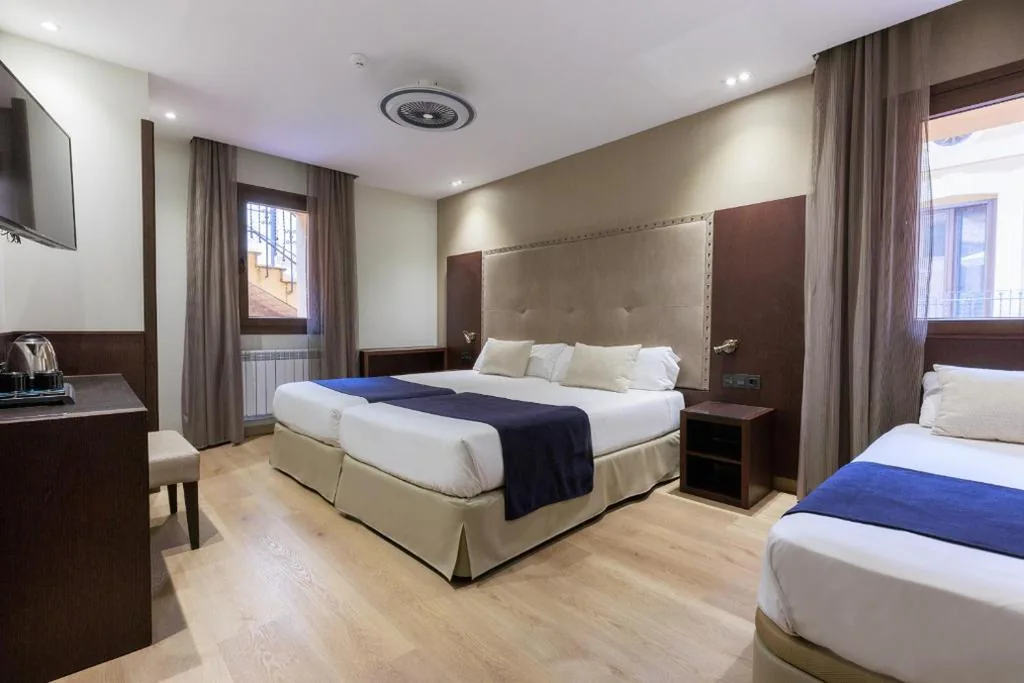 Habitación Triple — Hotel de La Trucha