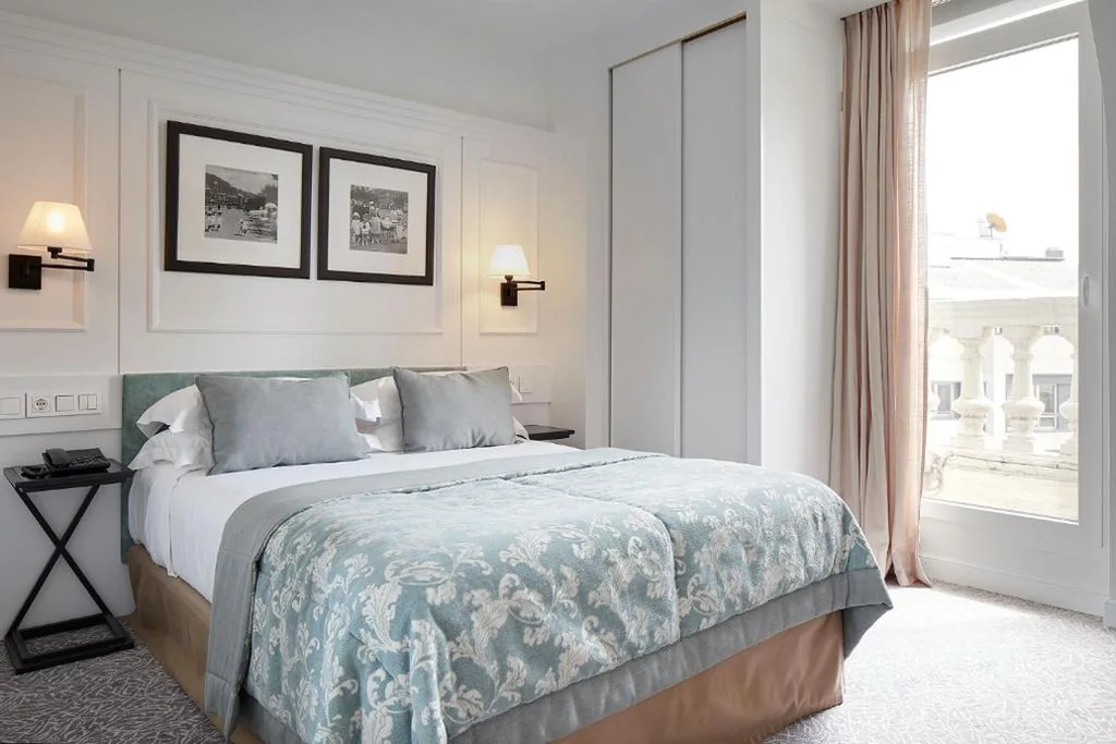 Habitación Doble Petite con vistas a la ciudad — Hotel de Londres y de Inglaterra
